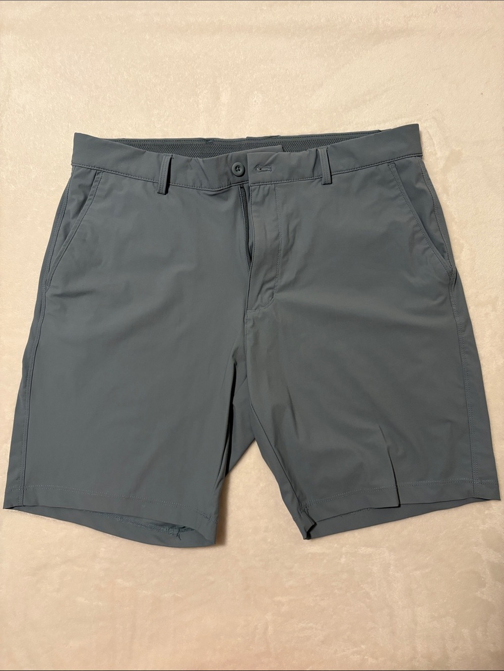 Greg Norman Men's size 34 Performance Stretch Shorts - Gray